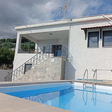 Tsonos Pool Casa de Férias *